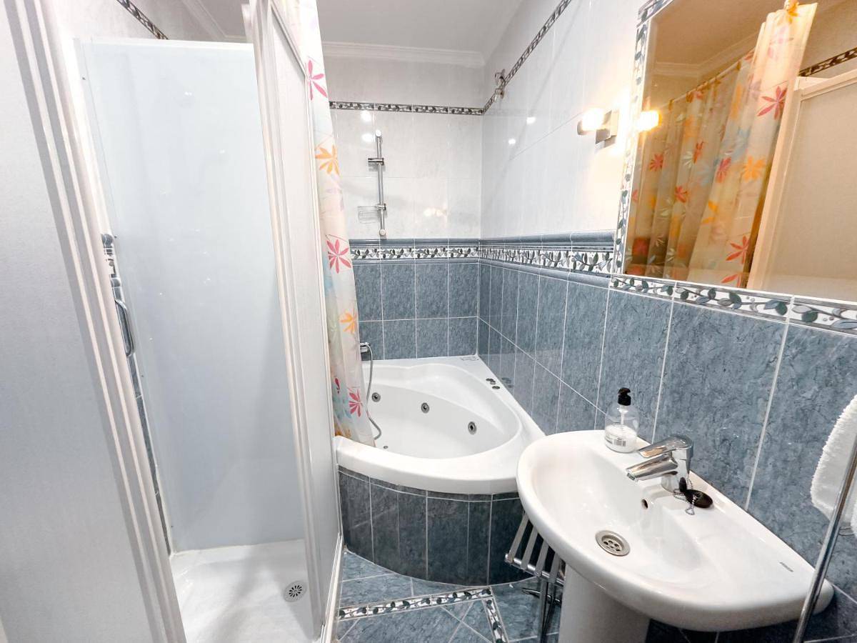 Double Room with Shared Bathroom in Altstadt Málaga, Malaga