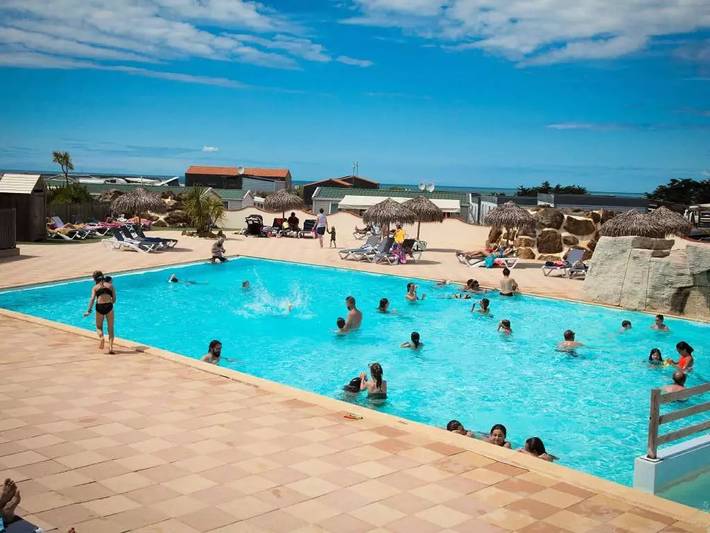 Camping pour 6 personnes, avec piscine et terrasse, animaux acceptés aux Les Sables-d'Olonne - 4