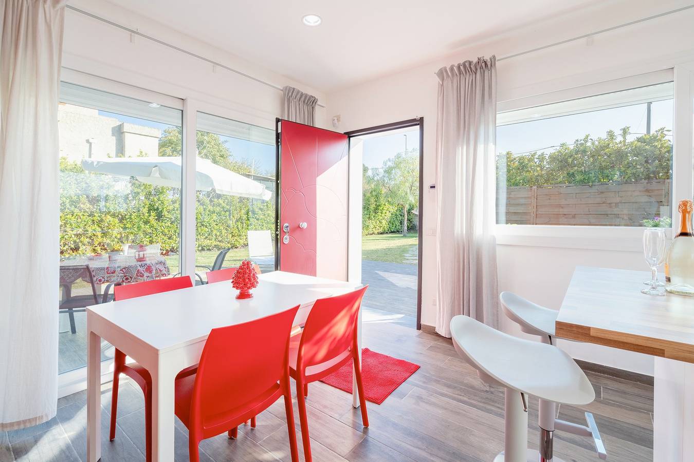Villa 'Aurora' avec terrasse privée, Wi-Fi et climatisation in Fontane Bianche, Cassibile