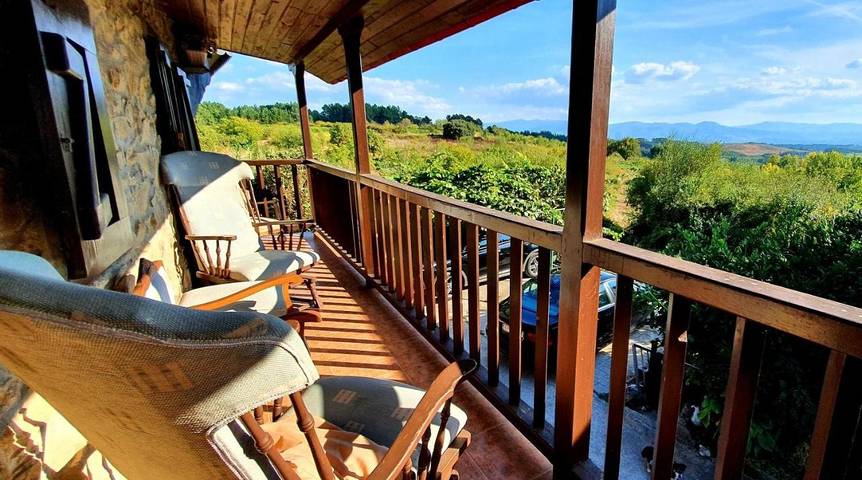 Location de vacances pour 10 personnes, avec Balcon et Jacuzzi ainsi que Terrasse et Jardin dans Canedo