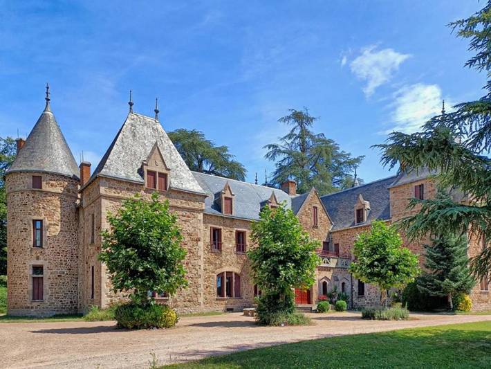 Location de vacances pour 15 personnes, avec vue ainsi que jardin et piscine, animaux acceptés à Barrais-Bussolles