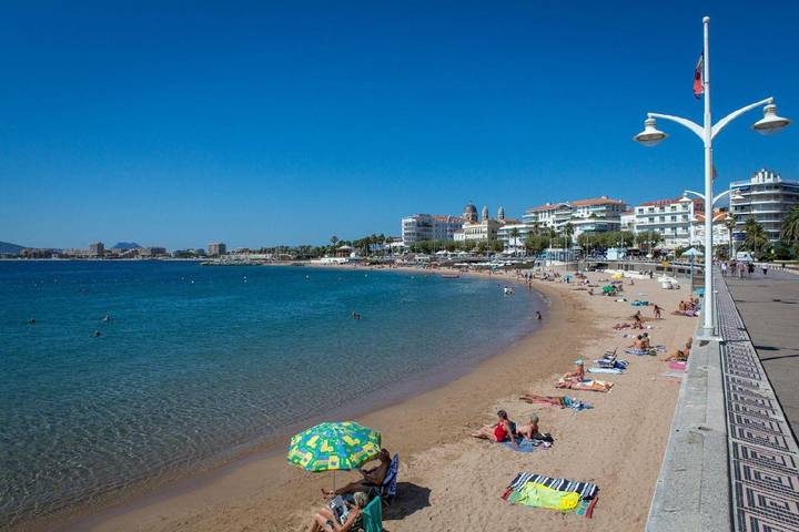 Gîte pour 4 personnes, avec Balcon dans Plage Beau Rivage Saint Raphael