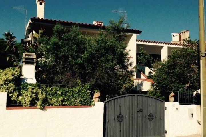 Gîte pour 5 personnes, avec terrasse et jardin dans San Giovanni Sardinia