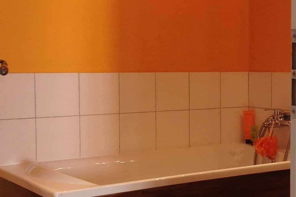 Appartement entier, Superbe appartement au 2ème et dernier étage d'une maison de village! in Le Barroux, Parc naturel régional du Mont-Ventoux