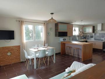 Gîte pour 4 personnes, avec terrasse et vue à Sénas
