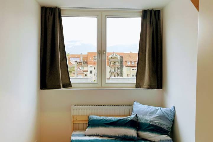 Ganze Wohnung, Zentrale, lichtdurchflutete 3 Zimmer Wohnung mit Galerie & Dachterrasse in Konstanz, Hohenzollern Radweg Region