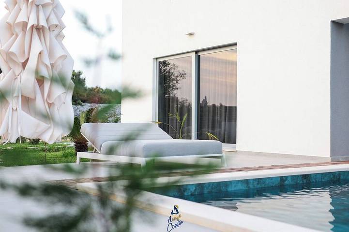 5Br/5Ba Sanctuary for 10 with Heated Pool, Waterfall, and jaccuzzi in Supetar, Brac