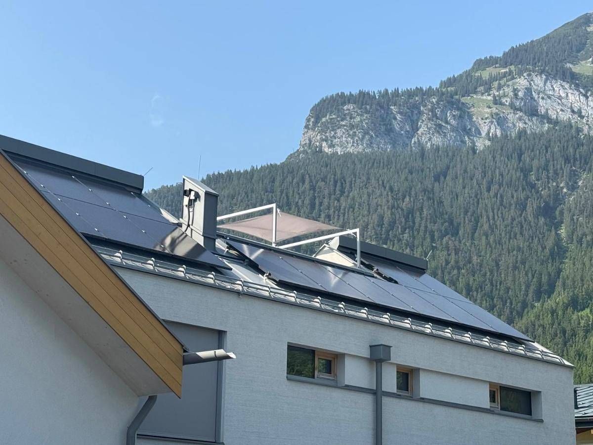 Modern Alpine Penthouse with Lake View in Maurach, Eben am Achensee