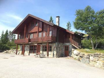 Gîte pour 4 personnes, avec terrasse et vue dans Bø