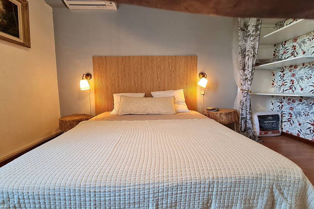 Family homes in the heart of nature with swimming pool in Rocamadour, Quercy