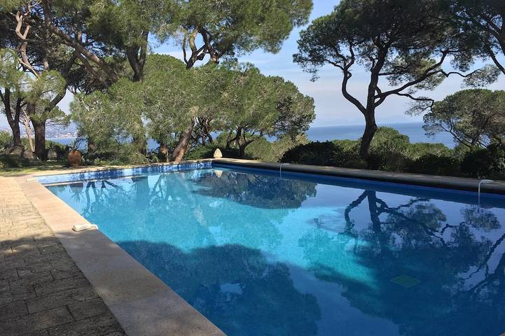 Villa pour 14 personnes, avec balcon et jardin, animaux acceptés à Saint-Tropez