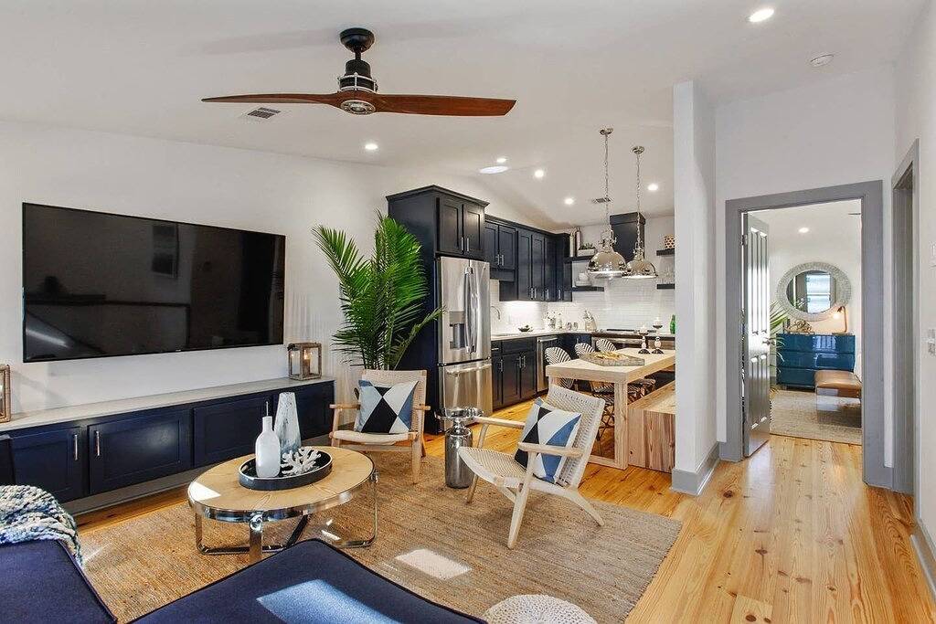 Luxe Carriage House | Heated Pool | Near River St in Savannah, Chatham County