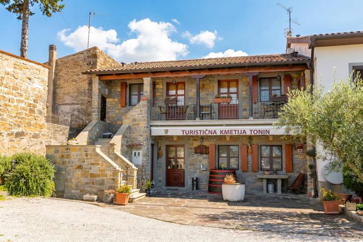 Apartament wakacyjny dla 4 osób, z Balkon i Taras oraz Basen dla dzieci w Koper