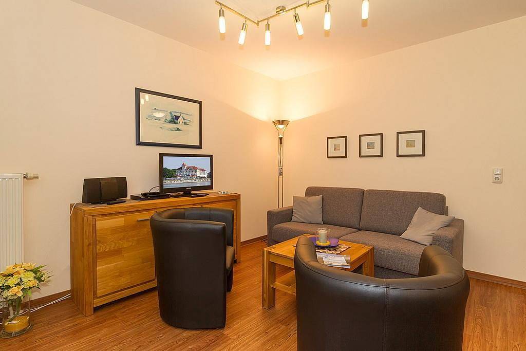 Entire apartment, Ferienwohnung in erstklassiger Strandlage mit Balkon und großartigem Meerblick! in Ostseebad Kühlungsborn, Kühlungsborn
