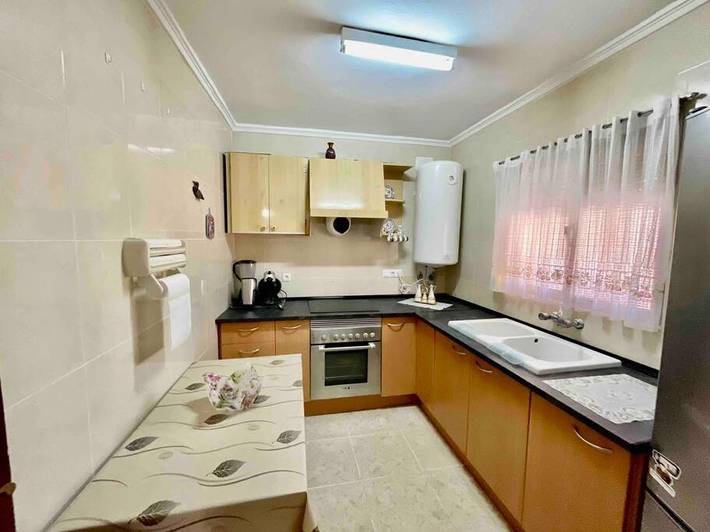 Location de vacances pour 8 personnes, avec piscine et terrasse ainsi que jardin et vue à Monserrat - 2