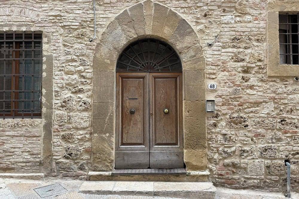 Entire apartment, Charming Tuscany Saloon - 2Br Apartment in Colle Val d'Elsa Center in Colle di Val d'Elsa, Siena Province