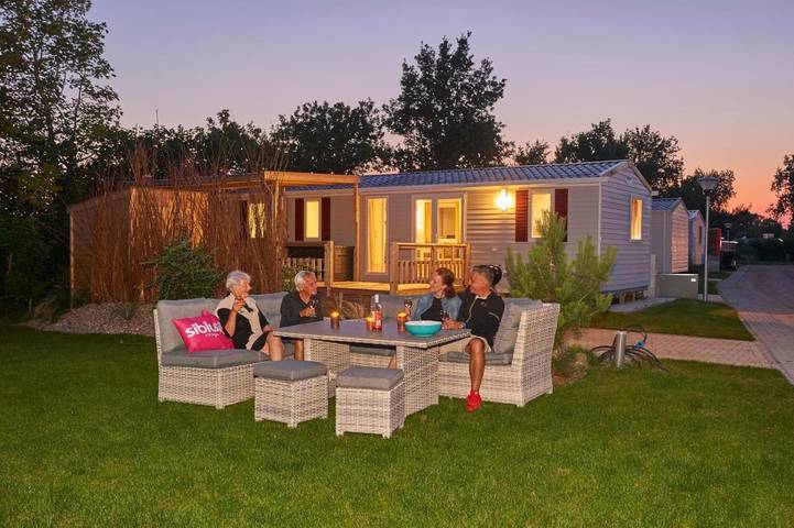 Camping für 4 Personen, mit Terrasse und Garten in Renesse