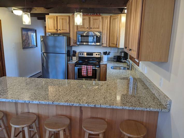 Vacation rental for 12 people, with hot tub and terrace as well as yard and pool in Ludlow