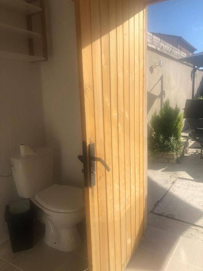 Location de vacances pour 3 personnes, avec jardin et terrasse ainsi que vue et piscine à Carpentras - 4