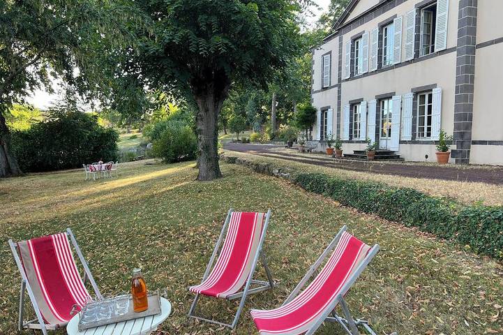 Location de vacances pour 12 personnes, avec jardin à Romagnat