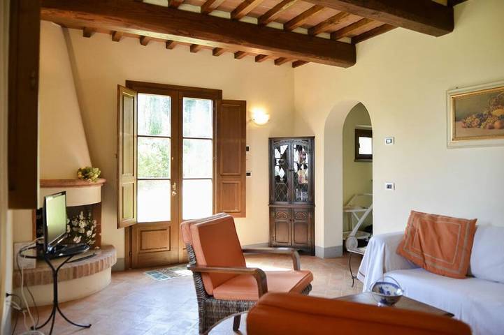 Villa indipendente con A/C, WIFI, piscina privata, TV, patio, vista panoramica, vicino Cortona in Cegliolo, Cortona