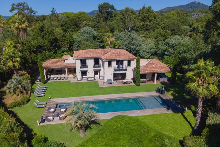 Villa voor 14 personen, with zwembad and whirlpool as well as tuin in Grimaud