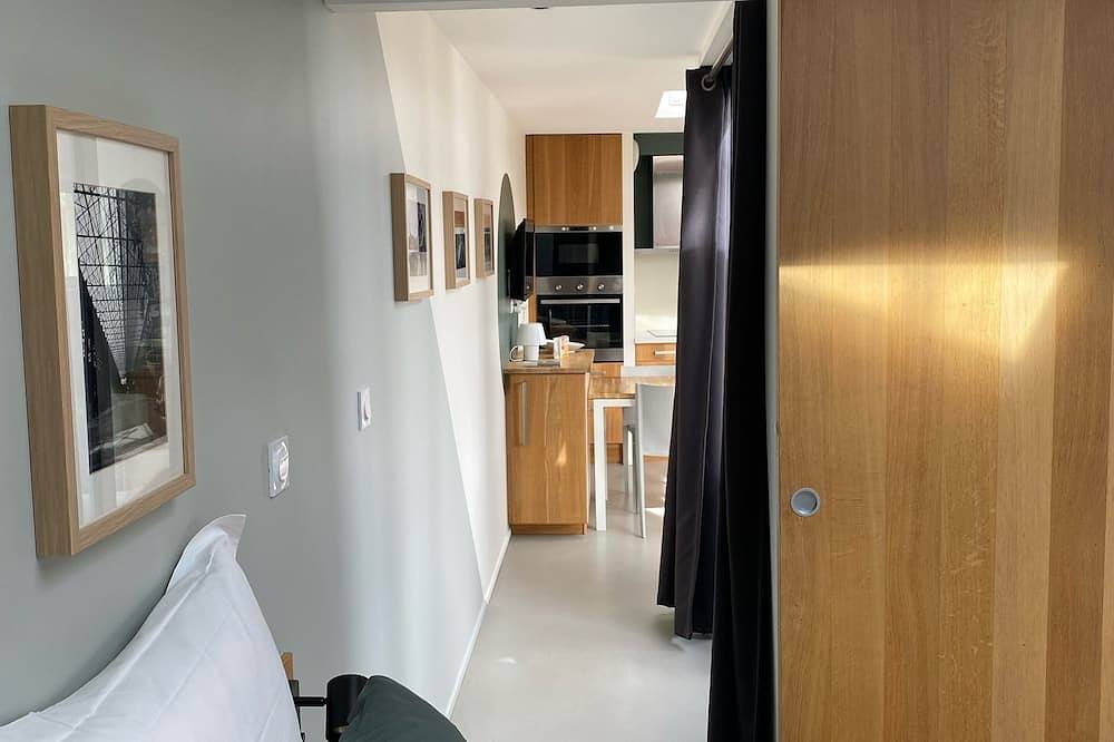 Appartement entier, Gîte d’architecte  ‘’ le frêne’’ pour 2 personnes, au calme, proche transports. in Nantes, Région de Nantes