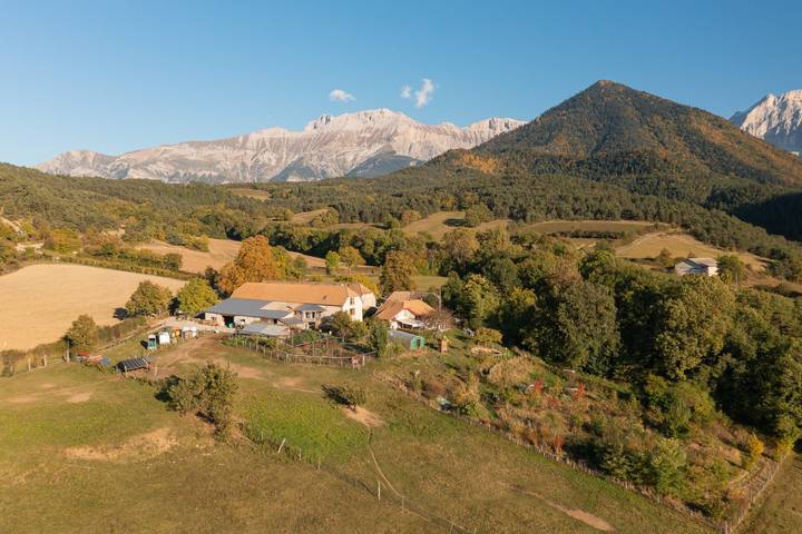 Gîte pour 5 personnes, avec jardin dans Prébois