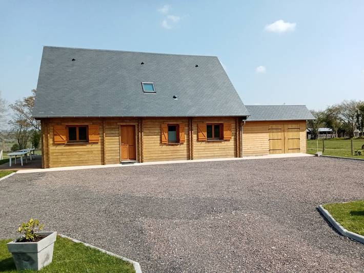 Gîte pour 8 personnes, avec terrasse à Courtonne-la-Meurdrac