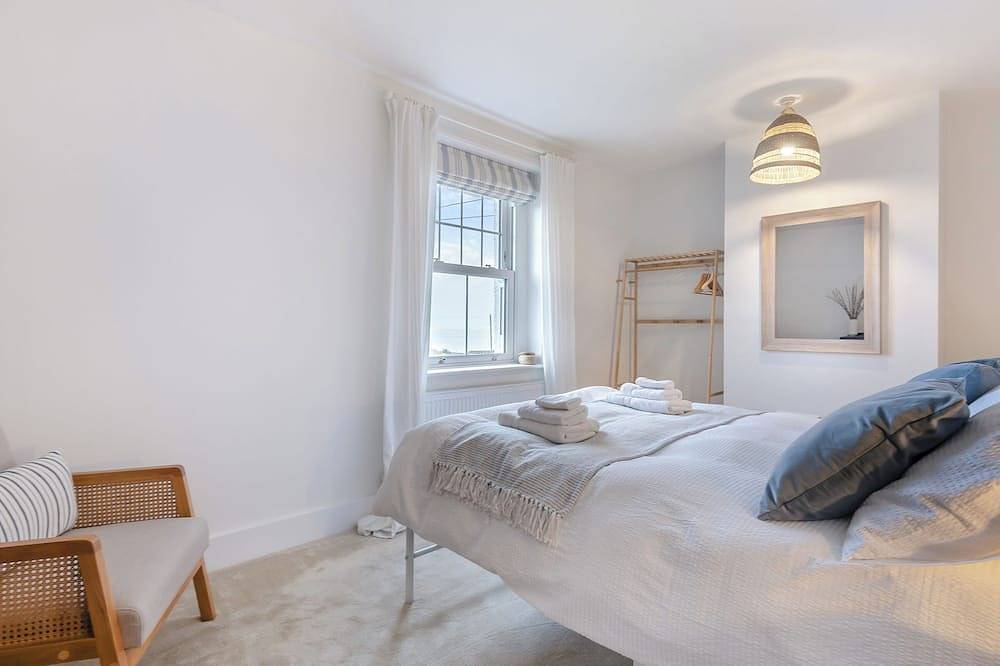 We love this cosy cottage, located just a two minute walk from the beach. in Fareham, Hampshire