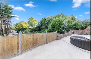 Cottage for 23 People in Kent Downs, South East England, Photo 3