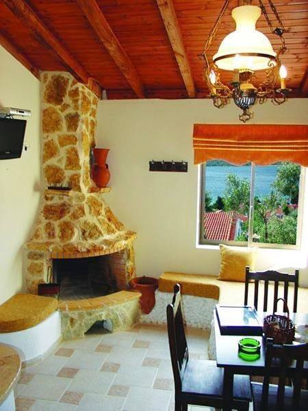 Maison d’hôte pour 3 personnes, avec jardin ainsi que vue et vue sur le lac à Loutráki