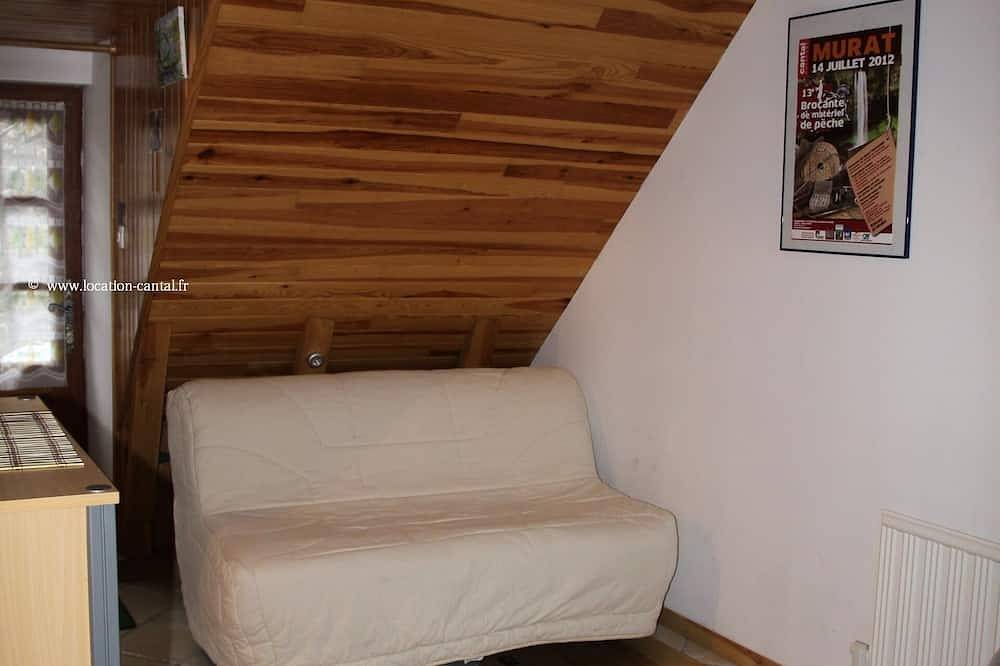 Apartamento entero, Encanto amueblado ★ ★ turismo. Capacidad: 2 personas. in Parque Natural Regional Volcans d'Auvergne