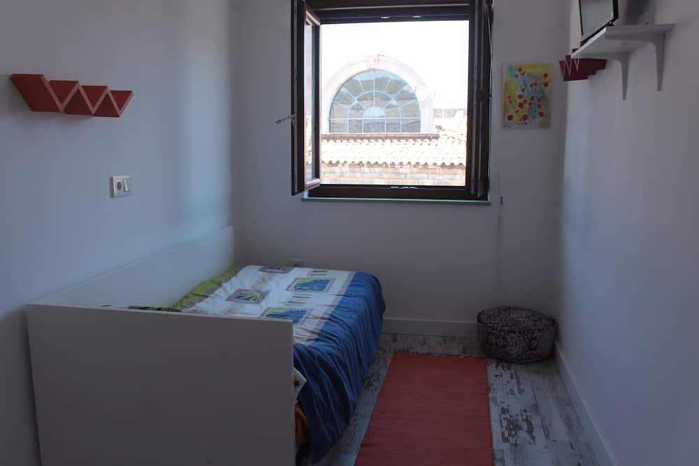 Entire apartment, Apartamento Escarlata Para 5 Personas en el Centro de Cangas de Onís in El Puente, Cangas de Onís