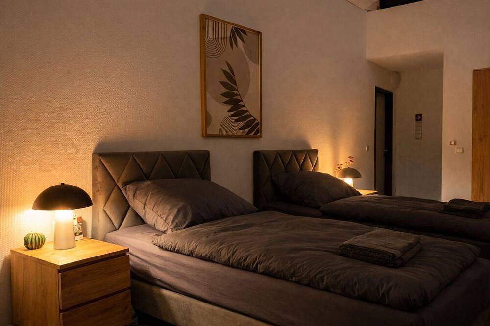 Ganze Wohnung, Modernes Penthouse für bis zu 5 Personen bei Berlin. Nur 15 Minuten zum Ber! in Genshagen, Ludwigsfelde