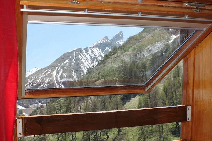 Gîte pour 4 personnes, avec terrasse et jacuzzi dans Cinéma L'Aiguille