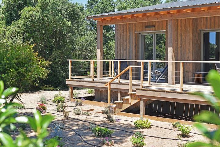 Location de vacances pour 4 personnes, avec terrasse ainsi que piscine et jardin à Lecci - 4