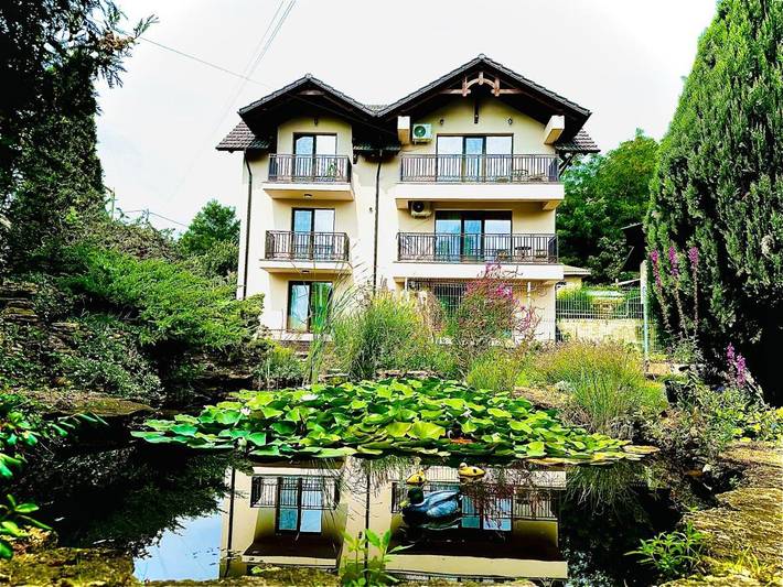 Apartament wakacyjny dla 4 osób, z Balkon i Taras oraz Ogród i Widok na jezioro w Mołdawia