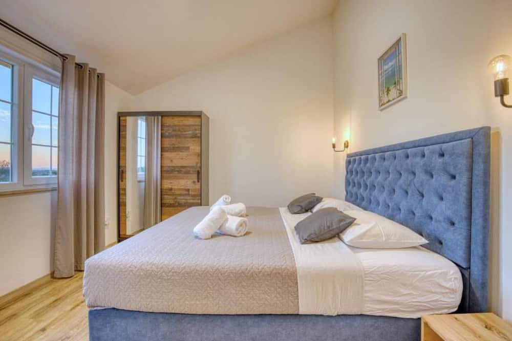 Villa Serenity with Pool in Nin, Zadar