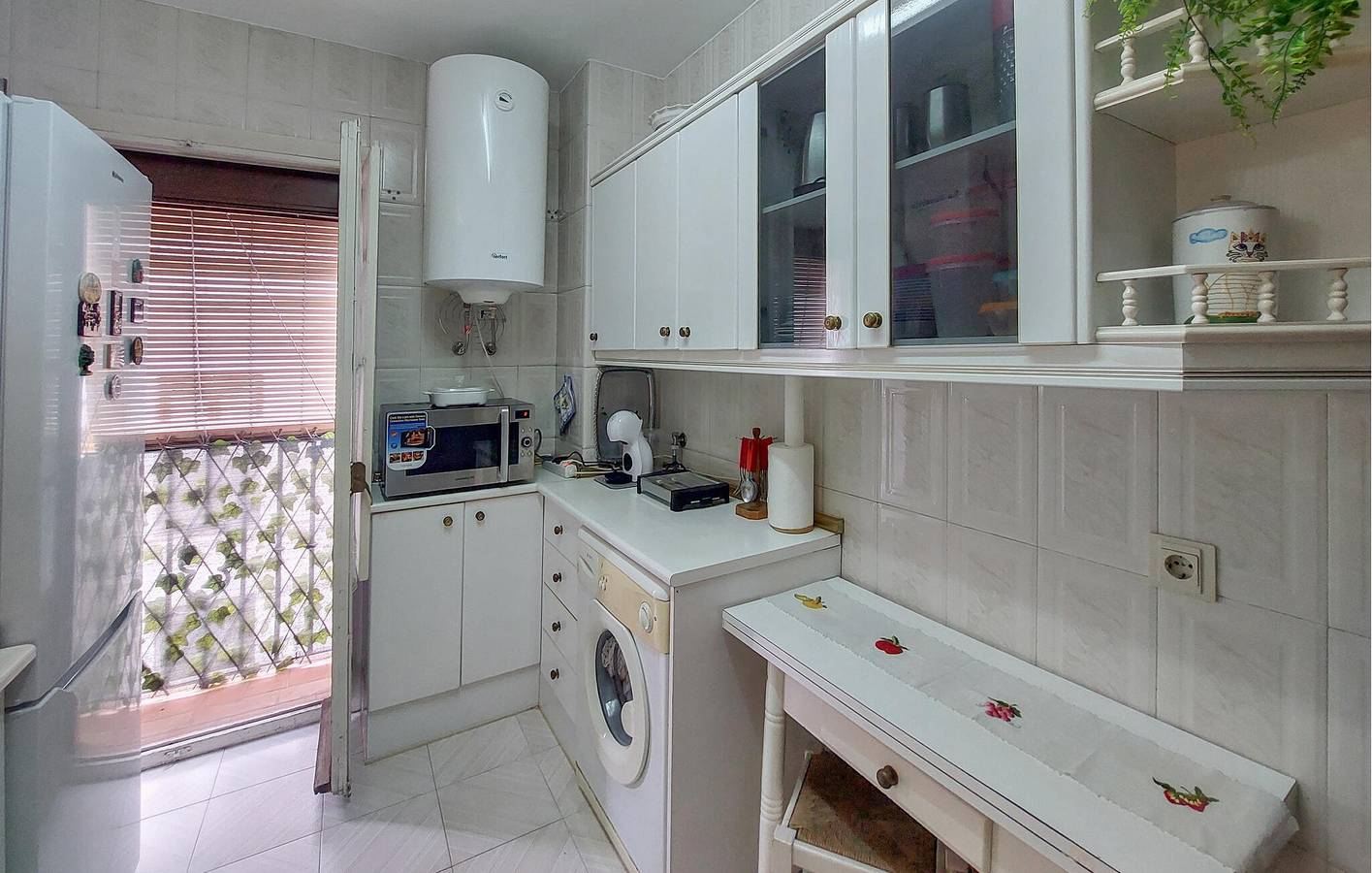 Entire holiday apartment, Panoramic View Terrace Apartment with WiFi & AC - 200m to Restaurante Pura Cepa in Ronda, Málaga Province