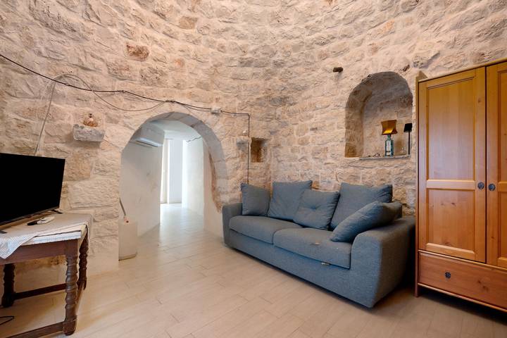 Holiday Home 'Trulli Marosa' with Private Pool, Wi-Fi and Air Conditioning in Castellana Grotte, Bari Provinsen