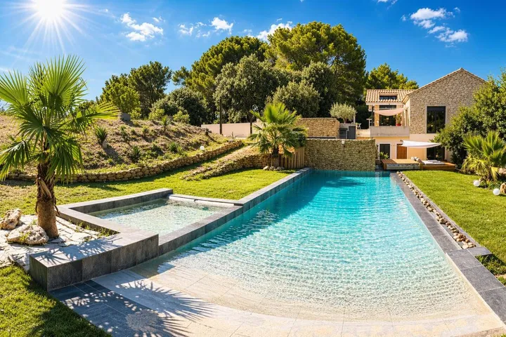 Chalet para 3 personas, con piscina para niños y piscina además de jacuzzi y jardín - 1