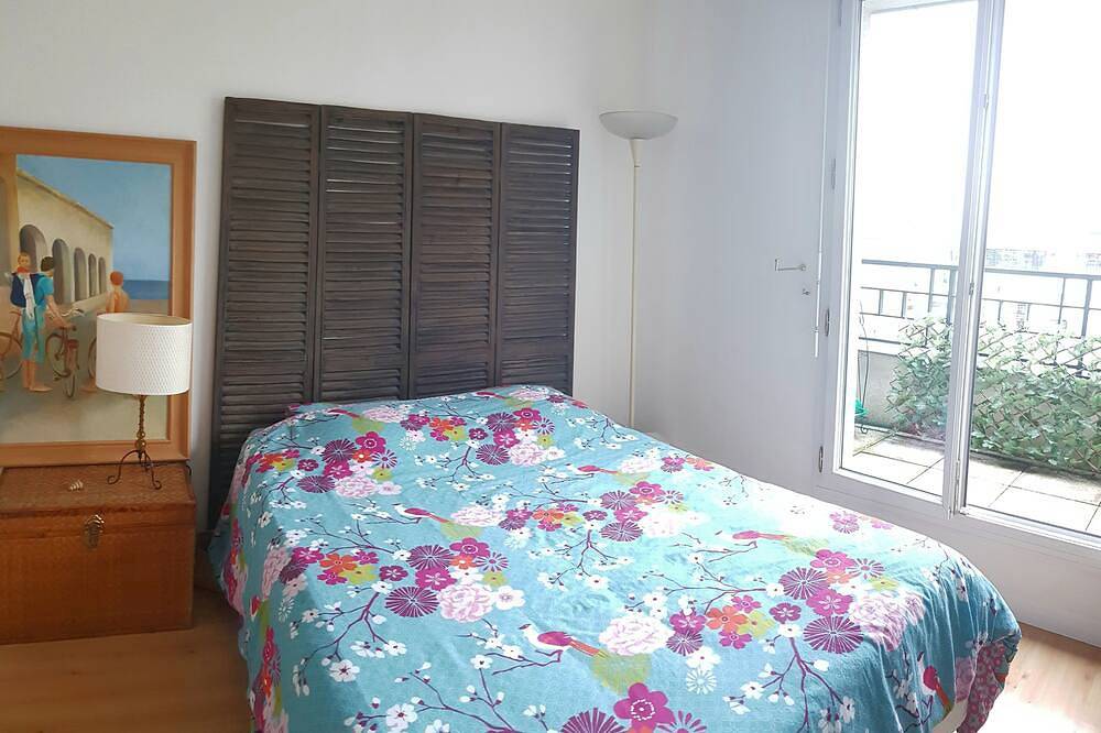 Belle Chambre sur Jardin, Dernier Étage et Terrasse in Issy-les-Moulineaux, Hauts-de-Seine
