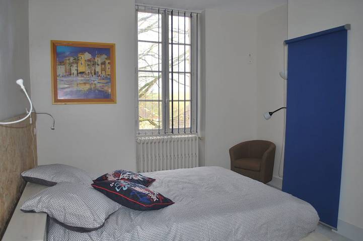 Person gite with 6 bedrooms and bar area ideal for family reunions in Varzy, Nièvre