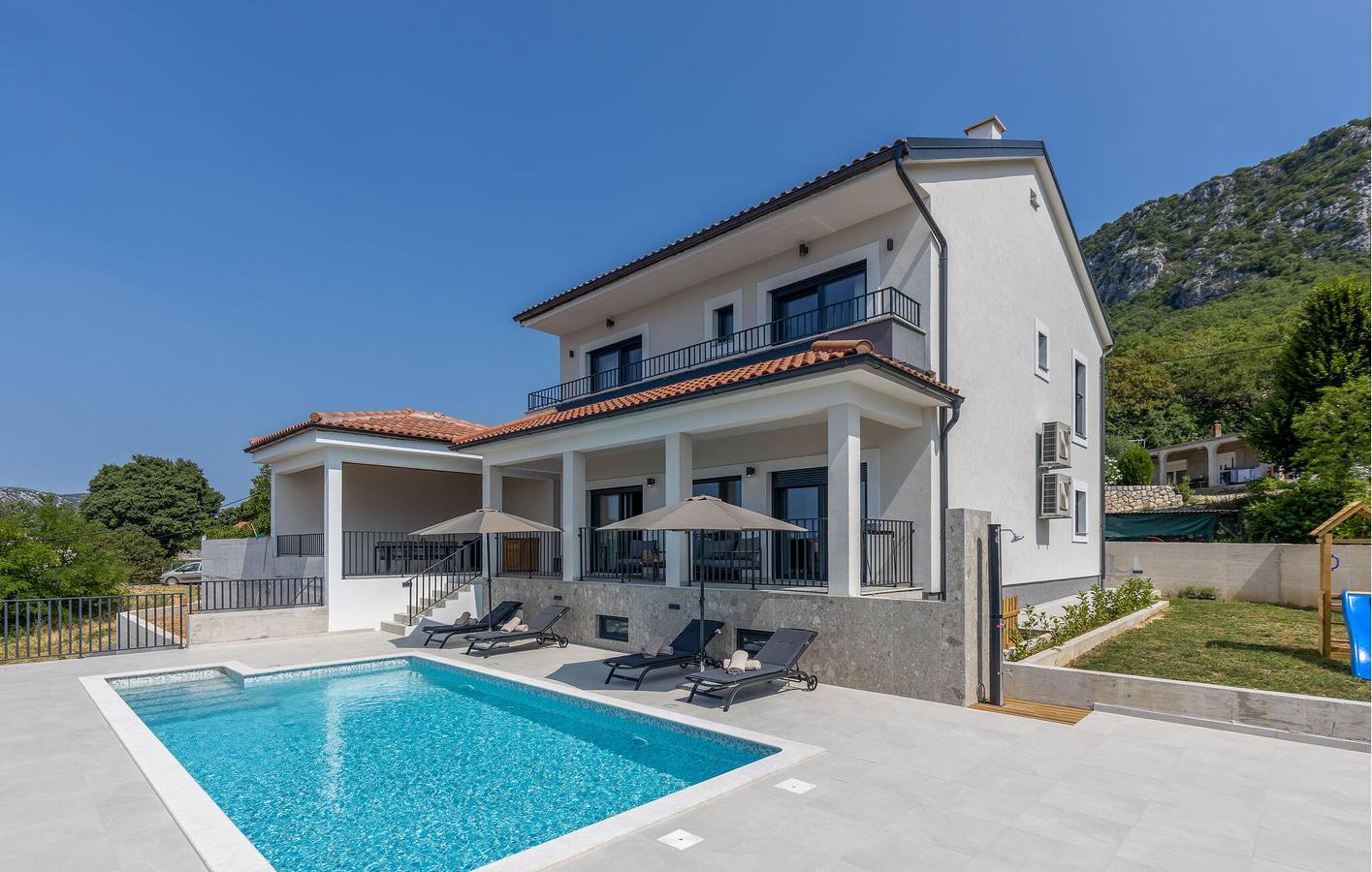 Oase am Meer: Modernes Apartment mit Pool, Parkplatz und nur 500 m vom Zentrum von Bribir entfernt in Bribir, Primorje-Gorski Kotar