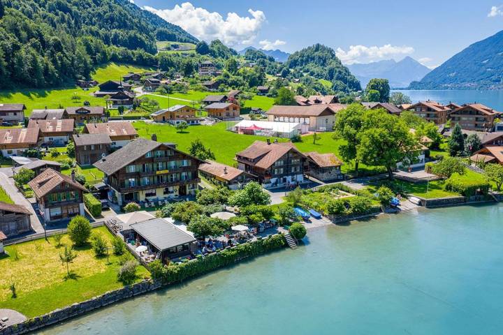 Hostel für 2 Personen, mit Balkon und Terrasse sowie Garten und Ausblick in Iseltwald