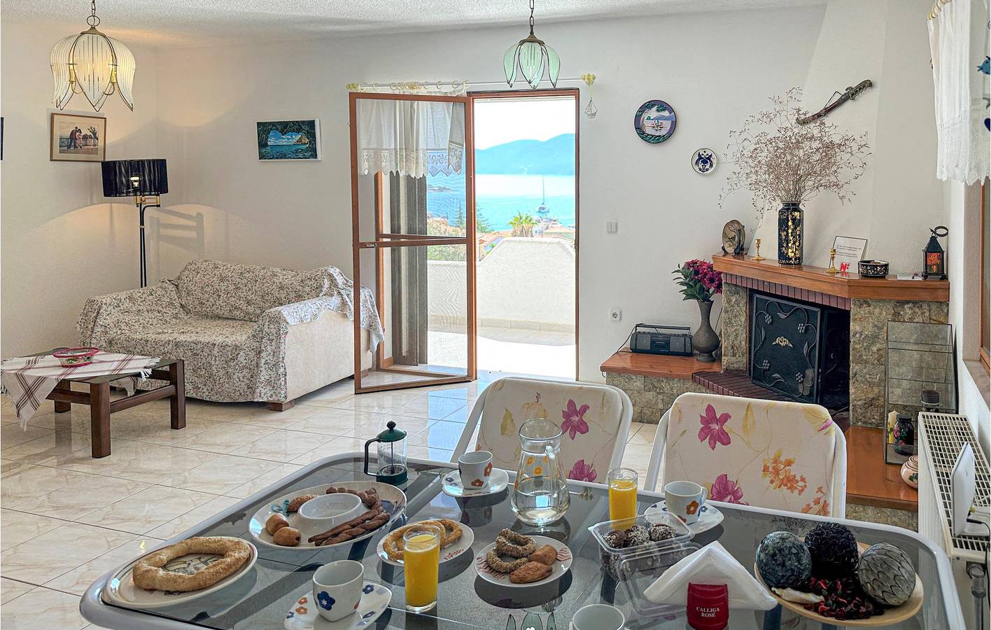 Geheel vakantieappartement, Gezellig appartement met terras, AC & WiFi dichtbij Korfos kustlijn in Korinthia