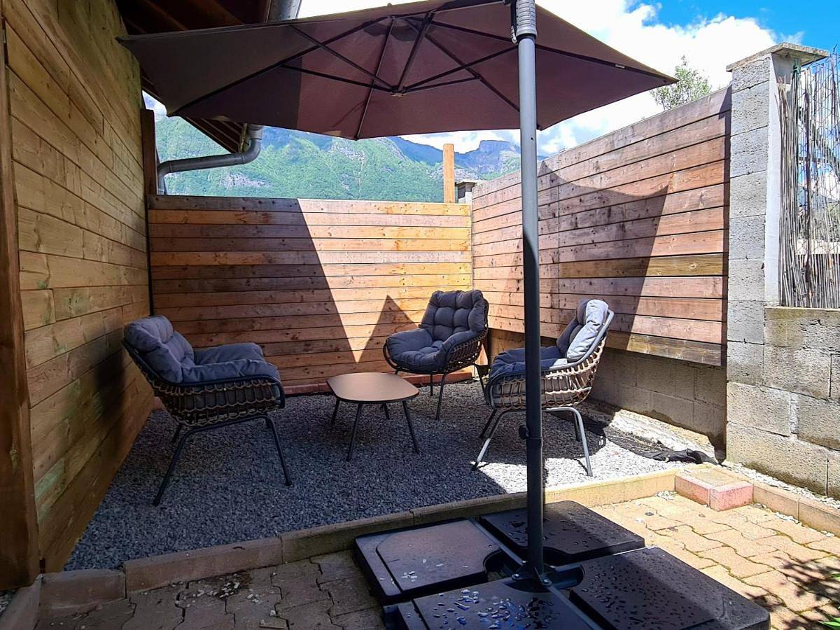Appartement entier, One-Bedroom Apartment in Sainte-Hélène-sur-Isère, Région d'Albertville