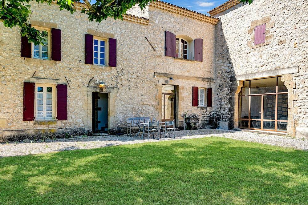 Petite Bastide | Domaine Tour Campanets in Le Puy-Sainte-Réparade, Aix-en-Provence region