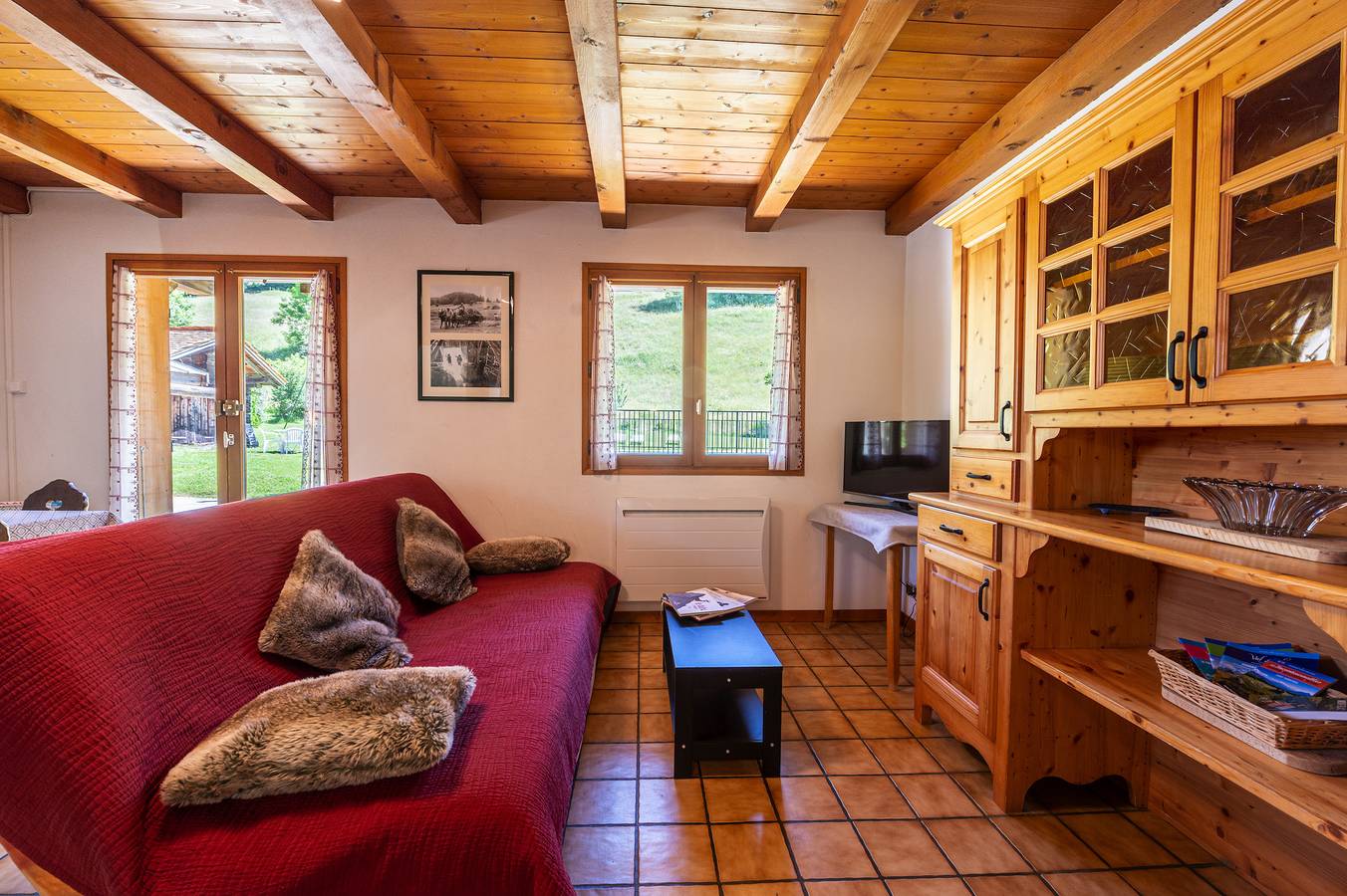 Appartement entier, Appartement 'L'Écureuil, Piscine Et Aire De Jeux' avec vue sur la montagne, terrasse privée et Wi-Fi in Crest-Voland, Région d'Albertville